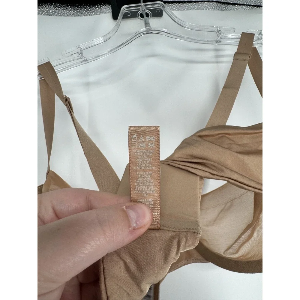 SKIMS No Show Molded Unlined Balconette Bra Womens 38B Clay Tan Beige Underwired